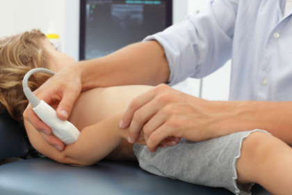 Dra. Thaline Neves explica como o ultrassom ortopédico é essencial para detectar lesões em músculos e tendões com precisão.