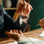 Fundos imobiliários continuam atraindo investidores por unirem estabilidade, renda passiva e proteção contra a inflação — visão reforçada por Francisco Gonçalves Perez.