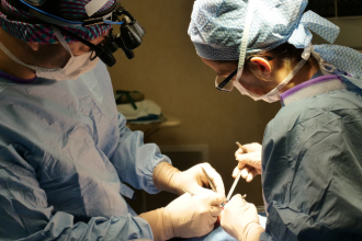 Dr. Haeckel Cabral explica os objetivos técnicos da rinoplastia e o impacto estético da ponta nasal.